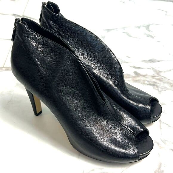 B. Makowsky Black Leather Nyle Shooties Size 7.5M - Picture 1 of 13